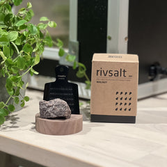 Rivsalt– Rock Salt Grater with Walnut Stand