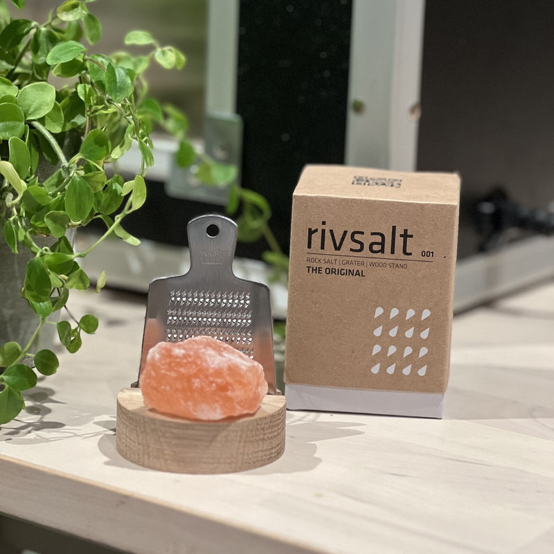 Rivsalt – Rock Salt Grater with Oak Stand