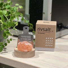 Rivsalt – Rock Salt Grater with Oak Stand